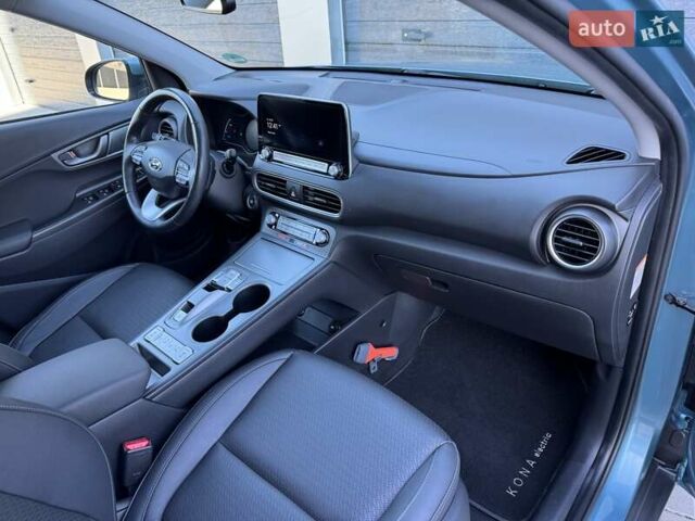 Синий Хендай Kona, объемом двигателя 0 л и пробегом 85 тыс. км за 17900 $, фото 63 на Automoto.ua
