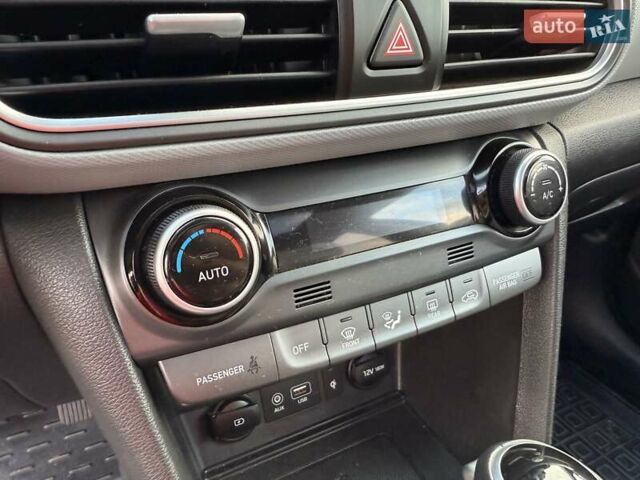 Синий Хендай Kona, объемом двигателя 1.6 л и пробегом 53 тыс. км за 15500 $, фото 19 на Automoto.ua