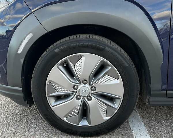 Синий Хендай Kona, объемом двигателя 0 л и пробегом 114 тыс. км за 17950 $, фото 59 на Automoto.ua