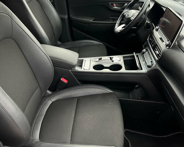 Синій Хендай Kona, об'ємом двигуна 0 л та пробігом 147 тис. км за 17900 $, фото 23 на Automoto.ua