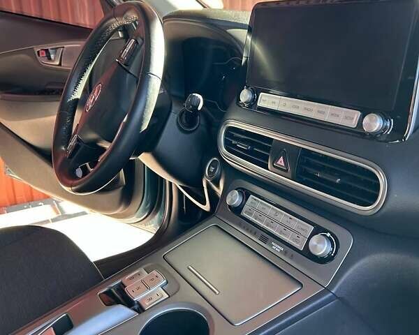 Синий Хендай Kona, объемом двигателя 0 л и пробегом 105 тыс. км за 16550 $, фото 1 на Automoto.ua