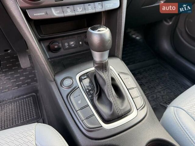 Синий Хендай Kona, объемом двигателя 1.6 л и пробегом 53 тыс. км за 15500 $, фото 15 на Automoto.ua