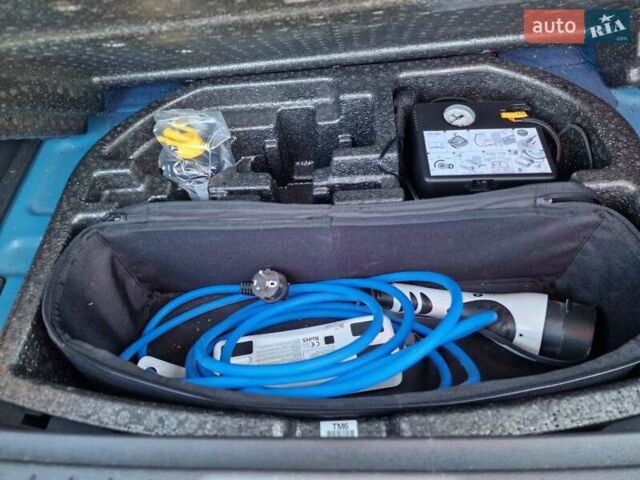 Синій Хендай Kona, об'ємом двигуна 0 л та пробігом 49 тис. км за 18900 $, фото 49 на Automoto.ua