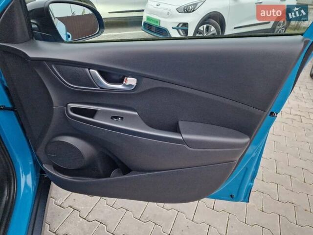 Синий Хендай Kona, объемом двигателя 0 л и пробегом 52 тыс. км за 17300 $, фото 44 на Automoto.ua