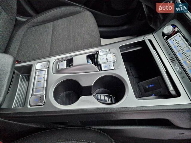 Синий Хендай Kona, объемом двигателя 0 л и пробегом 52 тыс. км за 17300 $, фото 48 на Automoto.ua