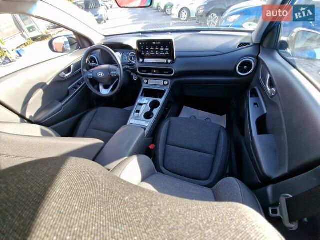 Синій Хендай Kona, об'ємом двигуна 0 л та пробігом 49 тис. км за 18900 $, фото 45 на Automoto.ua