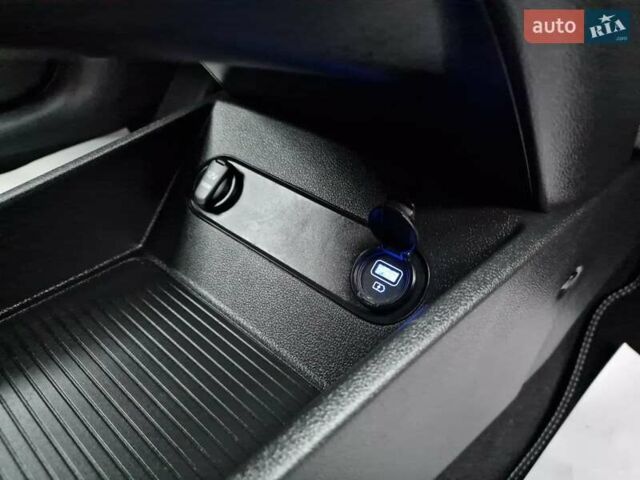 Синий Хендай Kona, объемом двигателя 0 л и пробегом 52 тыс. км за 17300 $, фото 37 на Automoto.ua