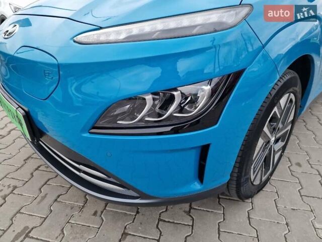 Синий Хендай Kona, объемом двигателя 0 л и пробегом 43 тыс. км за 17700 $, фото 3 на Automoto.ua