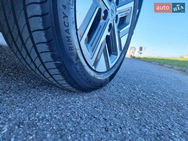 Синий Хендай Kona, объемом двигателя 0 л и пробегом 31 тыс. км за 17200 $, фото 31 на Automoto.ua