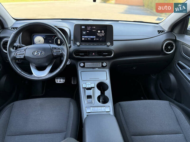 Синий Хендай Kona, объемом двигателя 0 л и пробегом 30 тыс. км за 16900 $, фото 33 на Automoto.ua
