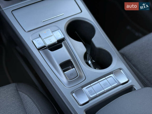 Синий Хендай Kona, объемом двигателя 0 л и пробегом 30 тыс. км за 16900 $, фото 36 на Automoto.ua