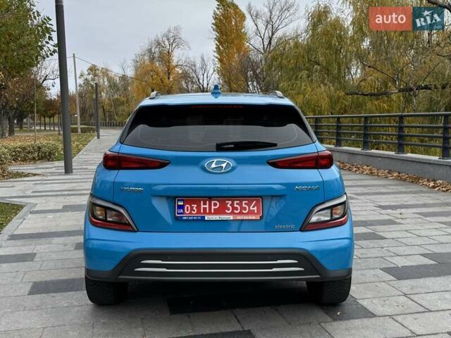 Синий Хендай Kona, объемом двигателя 0 л и пробегом 21 тыс. км за 17900 $, фото 3 на Automoto.ua