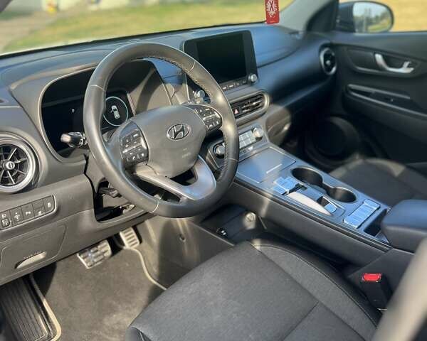 Синий Хендай Kona, объемом двигателя 0 л и пробегом 48 тыс. км за 20000 $, фото 3 на Automoto.ua