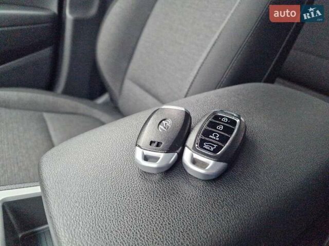 Синий Хендай Kona, объемом двигателя 0 л и пробегом 60 тыс. км за 17600 $, фото 44 на Automoto.ua