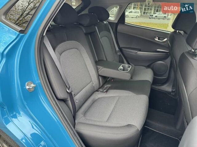 Синий Хендай Kona, объемом двигателя 0 л и пробегом 21 тыс. км за 17900 $, фото 24 на Automoto.ua