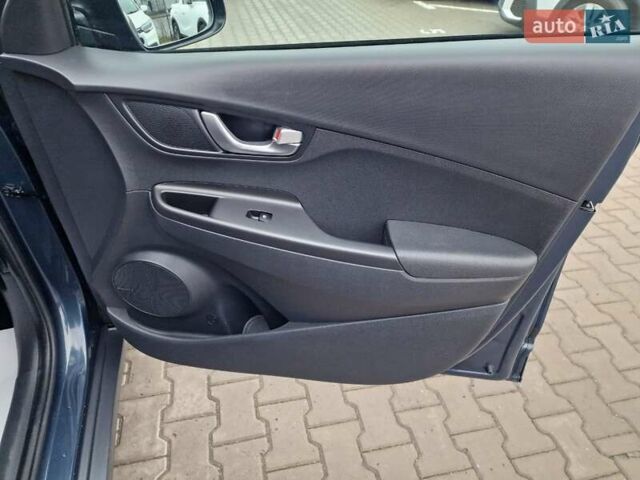 Синий Хендай Kona, объемом двигателя 0 л и пробегом 60 тыс. км за 17600 $, фото 51 на Automoto.ua