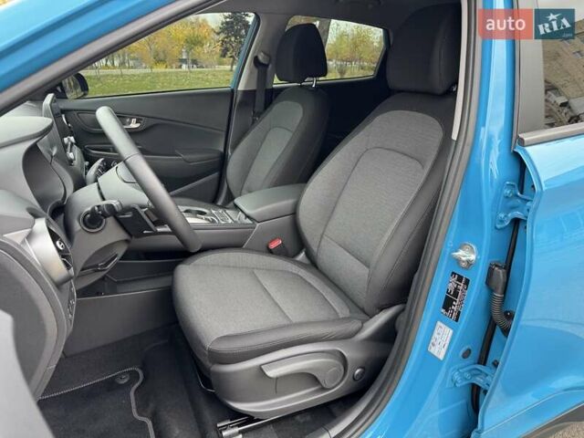 Синий Хендай Kona, объемом двигателя 0 л и пробегом 21 тыс. км за 17900 $, фото 20 на Automoto.ua
