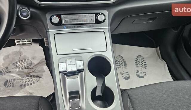 Синій Хендай Kona, об'ємом двигуна 0 л та пробігом 49 тис. км за 17750 $, фото 17 на Automoto.ua