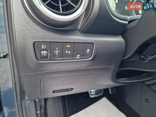 Синий Хендай Kona, объемом двигателя 0 л и пробегом 60 тыс. км за 17600 $, фото 31 на Automoto.ua