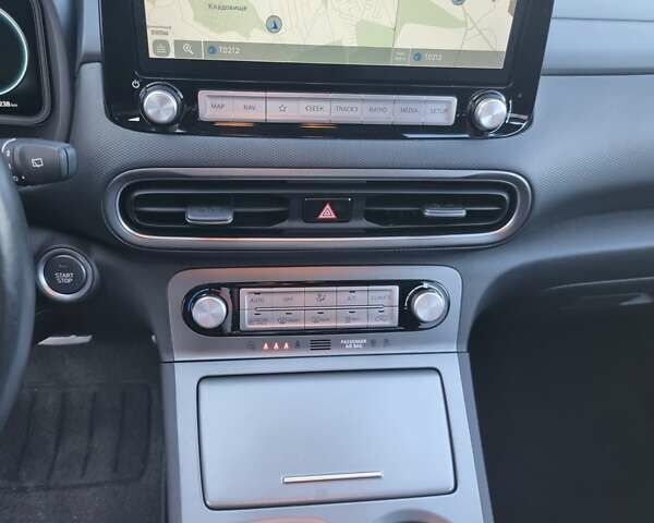 Синий Хендай Kona, объемом двигателя 0 л и пробегом 31 тыс. км за 17200 $, фото 46 на Automoto.ua