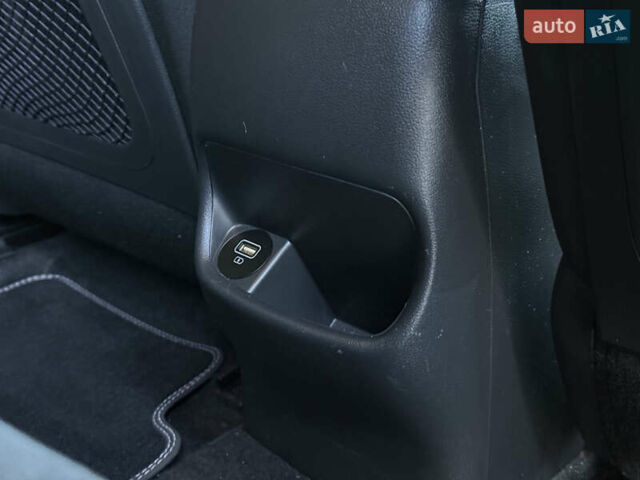 Синій Хендай Kona, об'ємом двигуна 0 л та пробігом 30 тис. км за 16900 $, фото 28 на Automoto.ua