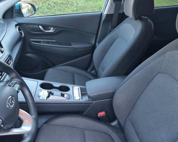 Синий Хендай Kona, объемом двигателя 0 л и пробегом 31 тыс. км за 17200 $, фото 47 на Automoto.ua