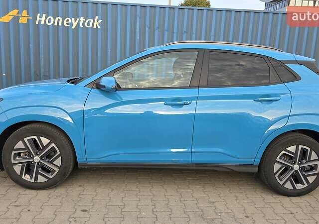 Синий Хендай Kona, объемом двигателя 0 л и пробегом 56 тыс. км за 19400 $, фото 1 на Automoto.ua