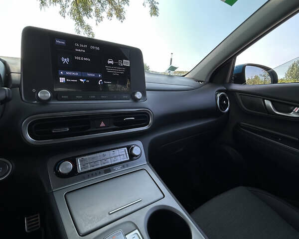 Синій Хендай Kona, об'ємом двигуна 0 л та пробігом 69 тис. км за 16470 $, фото 10 на Automoto.ua