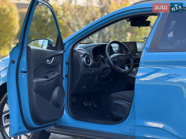 Синий Хендай Kona, объемом двигателя 0 л и пробегом 30 тыс. км за 16900 $, фото 22 на Automoto.ua