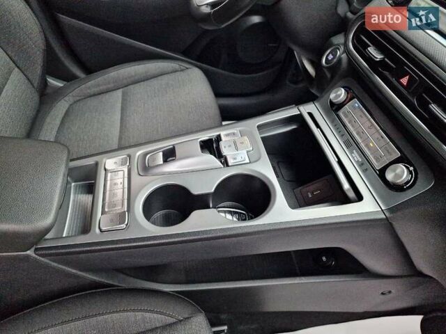 Синий Хендай Kona, объемом двигателя 0 л и пробегом 60 тыс. км за 17600 $, фото 54 на Automoto.ua