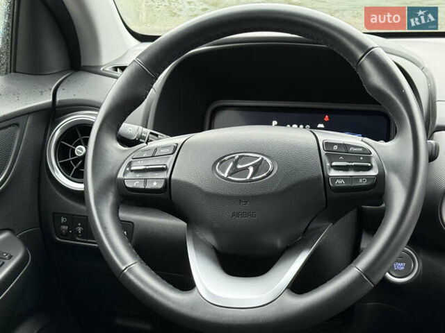 Синий Хендай Kona, объемом двигателя 0 л и пробегом 29 тыс. км за 16900 $, фото 2 на Automoto.ua