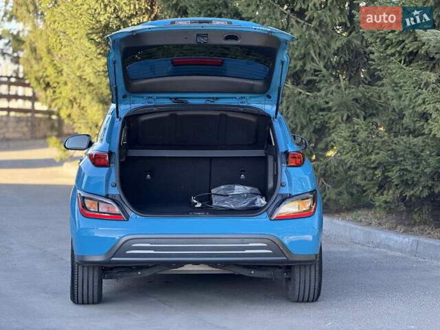 Синій Хендай Kona, об'ємом двигуна 0 л та пробігом 30 тис. км за 16900 $, фото 16 на Automoto.ua