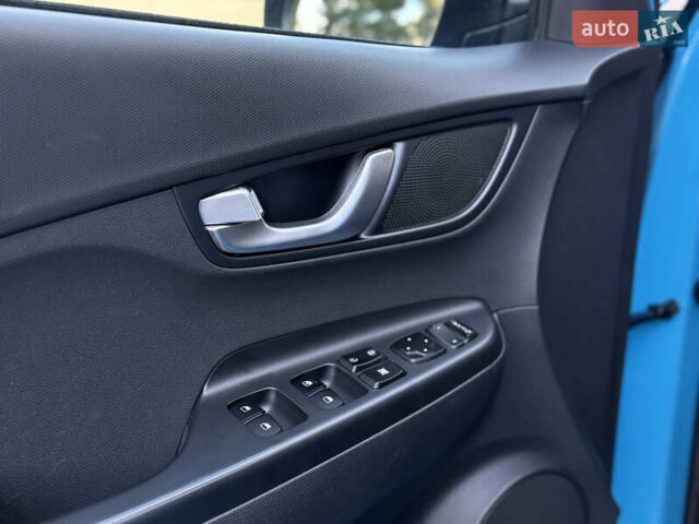 Синий Хендай Kona, объемом двигателя 0 л и пробегом 30 тыс. км за 16900 $, фото 20 на Automoto.ua