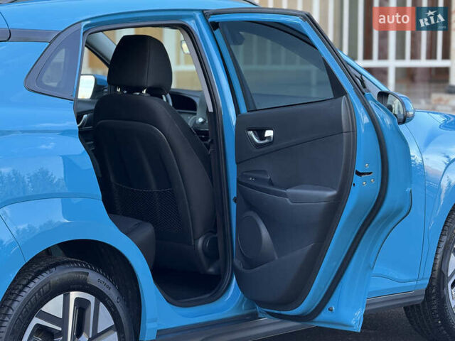 Синий Хендай Kona, объемом двигателя 0 л и пробегом 30 тыс. км за 16900 $, фото 43 на Automoto.ua