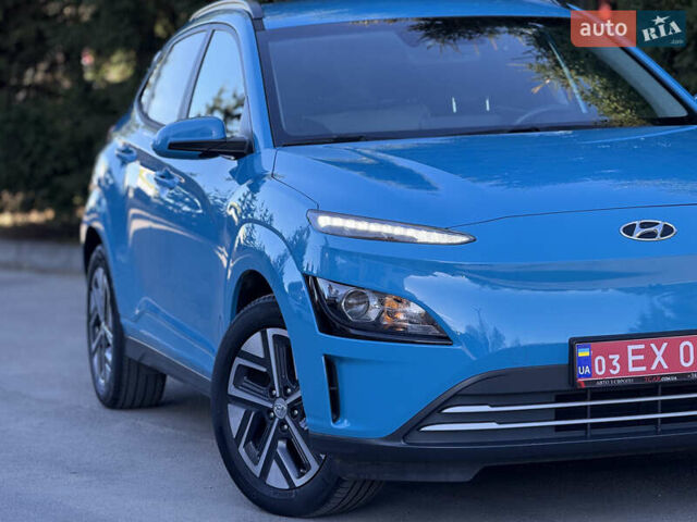 Синій Хендай Kona, об'ємом двигуна 0 л та пробігом 30 тис. км за 16900 $, фото 2 на Automoto.ua