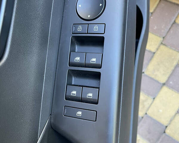 Синий Хендай Kona, объемом двигателя 0 л и пробегом 14 тыс. км за 22499 $, фото 6 на Automoto.ua