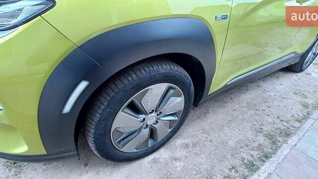Зеленый Хендай Kona, объемом двигателя 0 л и пробегом 86 тыс. км за 19000 $, фото 4 на Automoto.ua