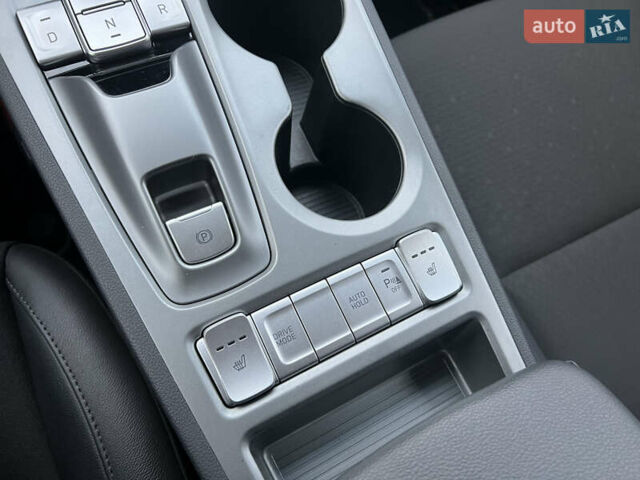 Зелений Хендай Kona, об'ємом двигуна 0 л та пробігом 50 тис. км за 18500 $, фото 26 на Automoto.ua