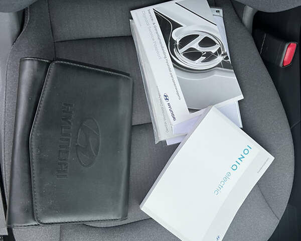 Зелений Хендай Kona, об'ємом двигуна 0 л та пробігом 50 тис. км за 18500 $, фото 18 на Automoto.ua