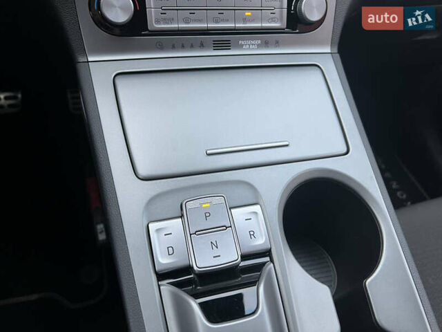 Зелений Хендай Kona, об'ємом двигуна 0 л та пробігом 50 тис. км за 18500 $, фото 25 на Automoto.ua