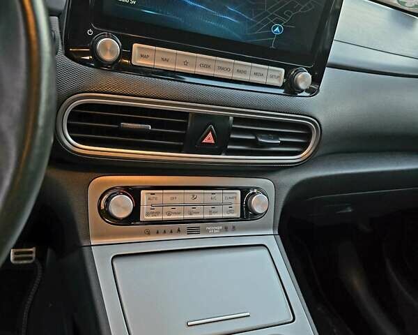 Зеленый Хендай Kona, объемом двигателя 0 л и пробегом 53 тыс. км за 18999 $, фото 19 на Automoto.ua