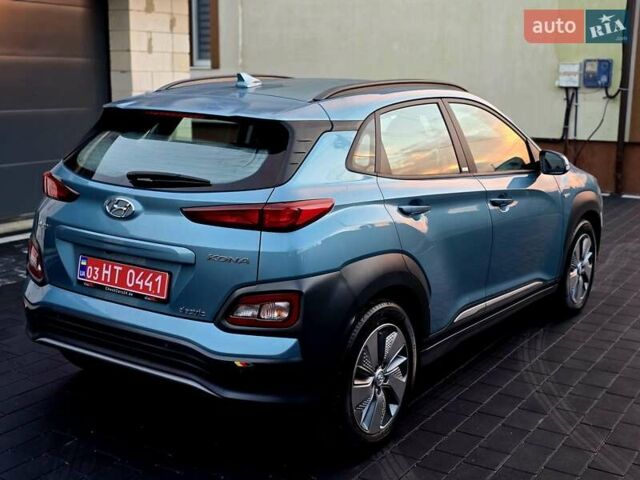 Зеленый Хендай Kona, объемом двигателя 0 л и пробегом 53 тыс. км за 18999 $, фото 2 на Automoto.ua