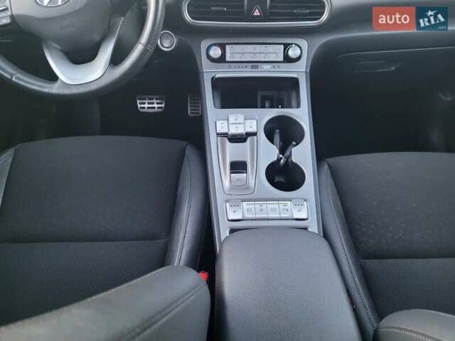 Зеленый Хендай Kona, объемом двигателя 0 л и пробегом 52 тыс. км за 18700 $, фото 13 на Automoto.ua