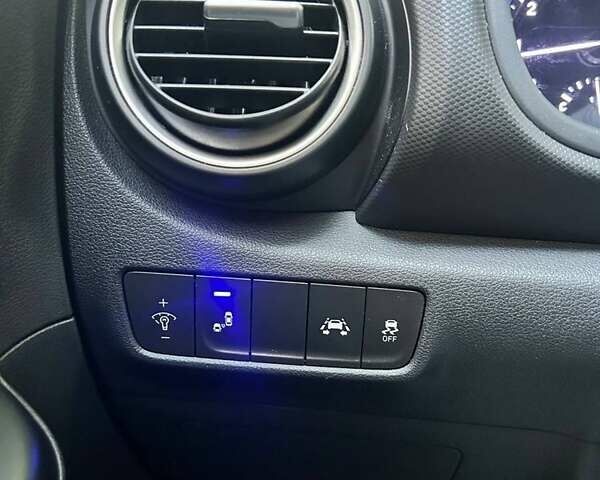 Оранжевый Хендай Kona, объемом двигателя 2 л и пробегом 78 тыс. км за 16000 $, фото 6 на Automoto.ua