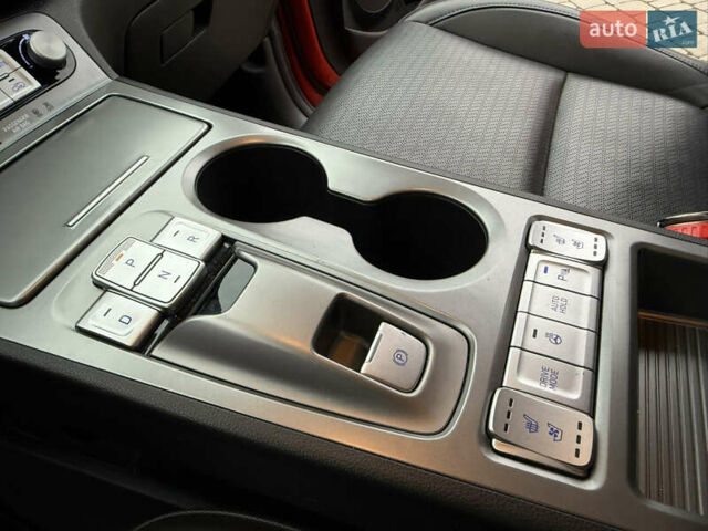 Оранжевый Хендай Kona, объемом двигателя 0 л и пробегом 78 тыс. км за 18950 $, фото 39 на Automoto.ua