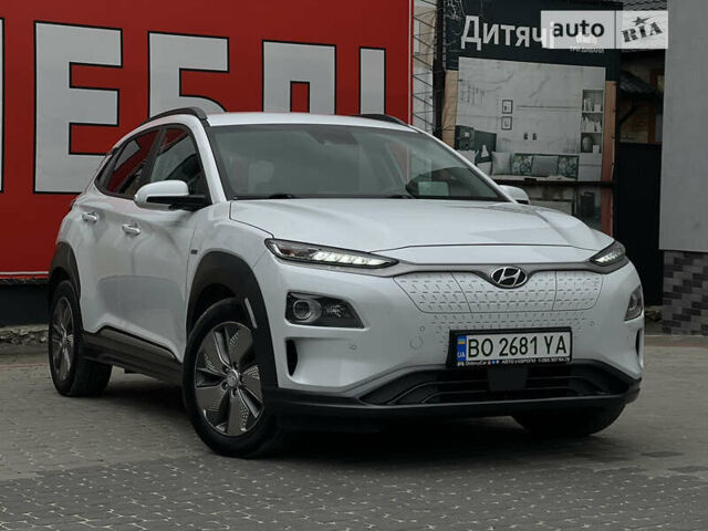 Белый Хендай Kona Electric, объемом двигателя 0 л и пробегом 78 тыс. км за 19700 $, фото 19 на Automoto.ua