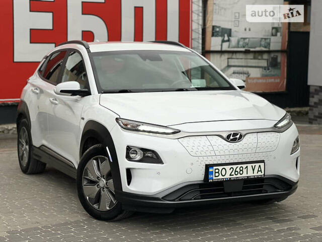 Белый Хендай Kona Electric, объемом двигателя 0 л и пробегом 78 тыс. км за 19700 $, фото 6 на Automoto.ua