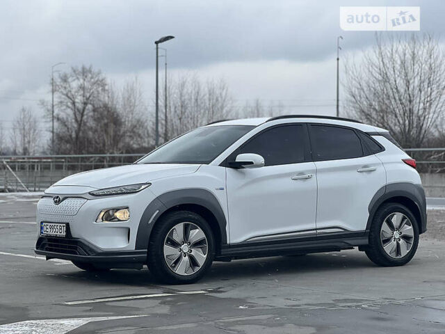 Белый Хендай Kona Electric, объемом двигателя 0 л и пробегом 82 тыс. км за 26999 $, фото 22 на Automoto.ua