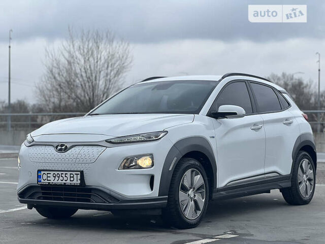 Белый Хендай Kona Electric, объемом двигателя 0 л и пробегом 82 тыс. км за 26999 $, фото 1 на Automoto.ua