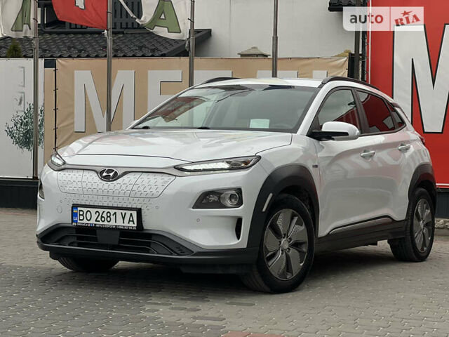 Белый Хендай Kona Electric, объемом двигателя 0 л и пробегом 78 тыс. км за 19700 $, фото 4 на Automoto.ua